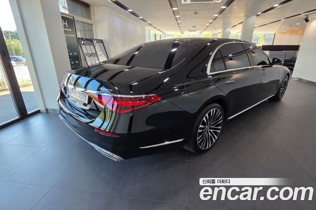 Mercedes-Benz S-Class 2023 — Photo 17/20