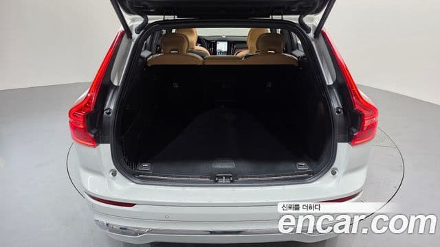 Volvo XC60 2023 — Şəkil 6/34