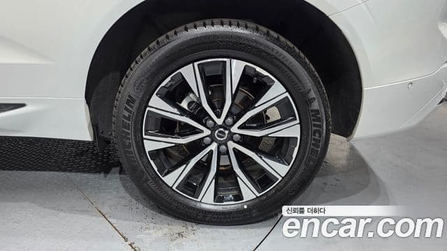 Volvo XC60 2023 — Şəkil 15/34
