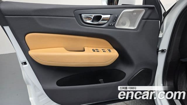 Volvo XC60 2023 — Şəkil 13/34