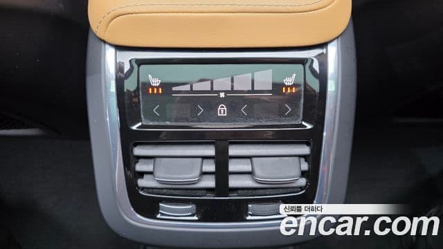 Volvo XC60 2023 — Şəkil 12/34