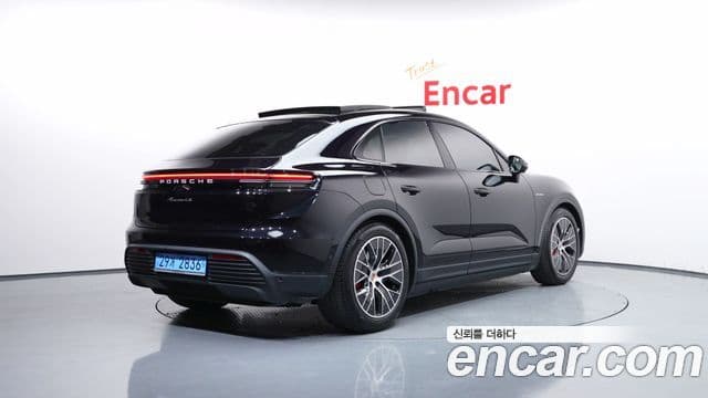 Porsche Macan EV 2025 — Photo 12/35