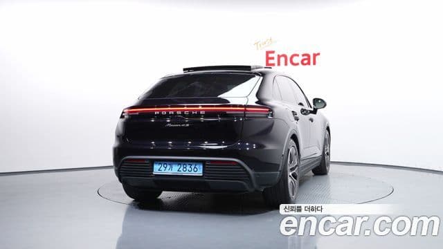 Porsche Macan EV 2025 — Photo 17/35