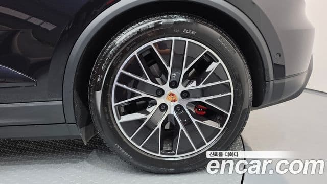 Porsche Macan EV 2025 — Photo 31/35