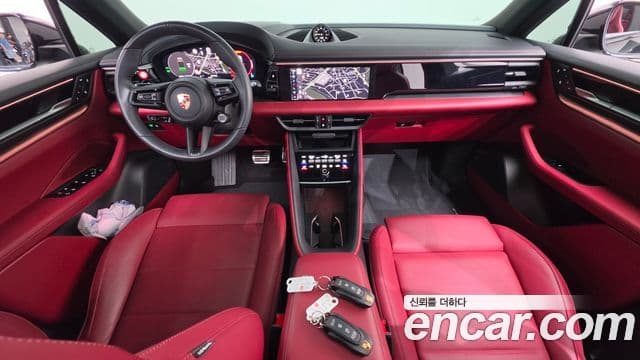 Porsche Macan EV 2025 — Photo 21/35