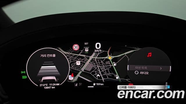 Porsche Macan EV 2025 — Photo 22/35