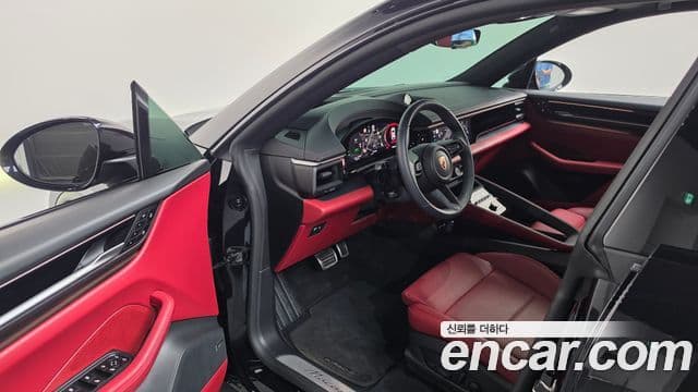 Porsche Macan EV 2025 — Photo 10/35