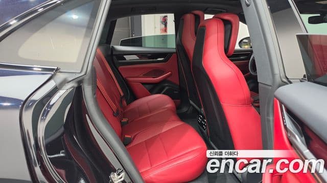 Porsche Macan EV 2025 — Photo 2/35