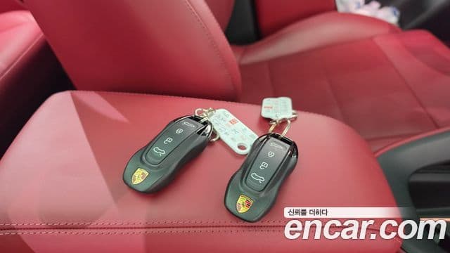 Porsche Macan EV 2025 — Photo 20/35