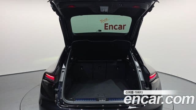 Porsche Macan EV 2025 — Photo 9/35