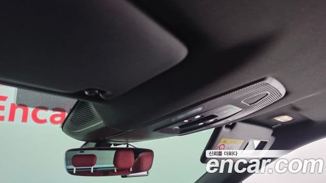 Porsche Macan EV 2025 — Photo 34/35