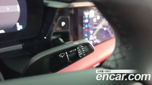 Porsche Macan EV 2025 — Photo 23/35