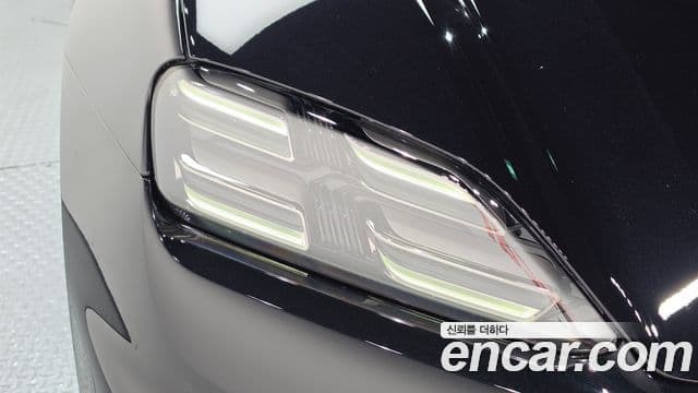 Porsche Macan EV 2025 — Photo 11/35