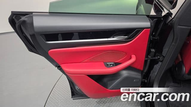 Porsche Macan EV 2025 — Photo 35/35