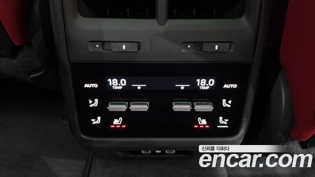 Porsche Macan EV 2025 — Photo 18/35