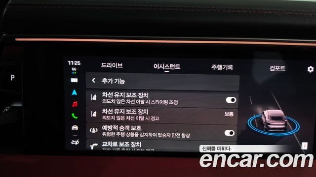 Porsche Macan EV 2025 — Photo 29/35
