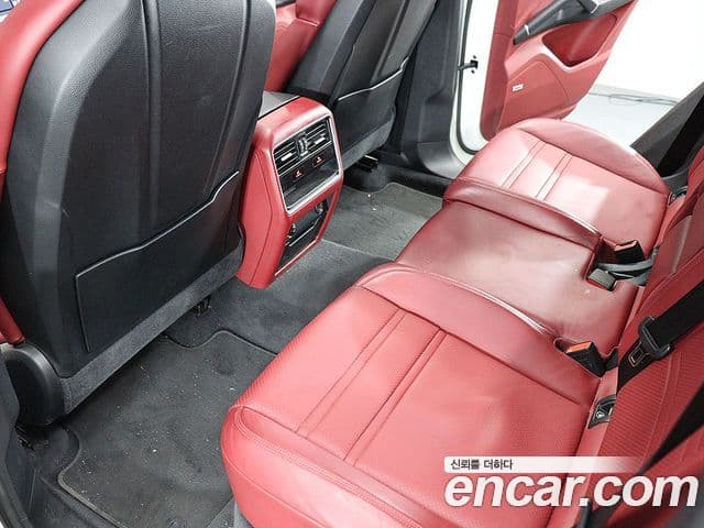Porsche Cayenne 2019 — Photo 2/20