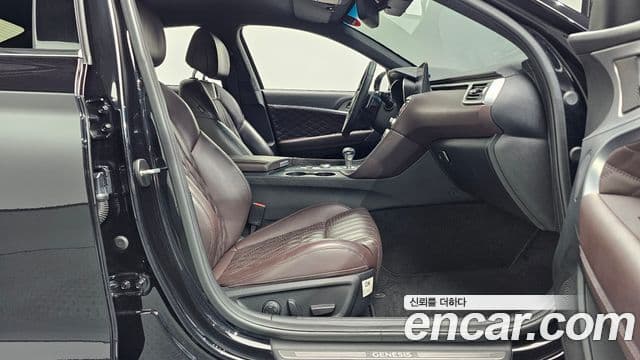 Genesis G70 2020 — Photo 28/35