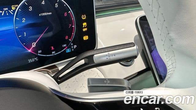 Mercedes-Benz S-Class 2023 — Photo 12/20