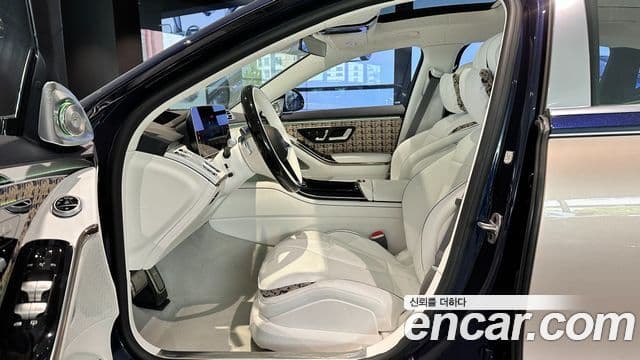 Mercedes-Benz S-Class 2023 — Photo 8/20