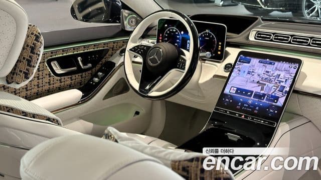 Mercedes-Benz S-Class 2023 — Photo 9/20