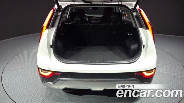 Kia Niro 2025 — Şəkil 28/33