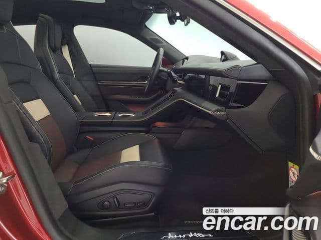Porsche Taycan 2025 — ფოტო 15/19