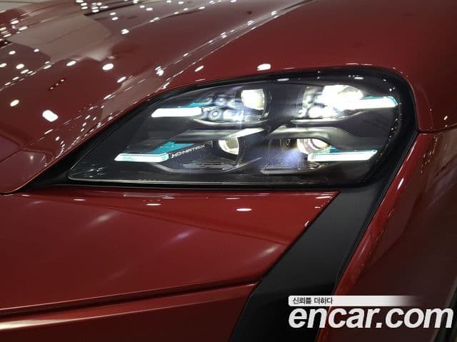 Porsche Taycan 2025 — ფოტო 18/19