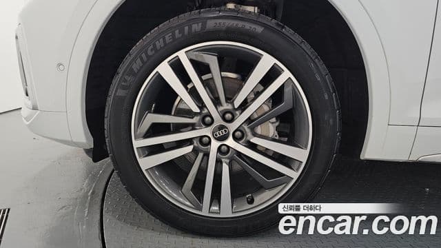 Audi Q5 2021 — ფოტო 25/35