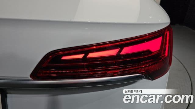 Audi Q5 2021 — ფოტო 8/35