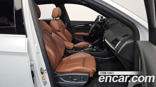 Audi Q5 2021 — ფოტო 28/35