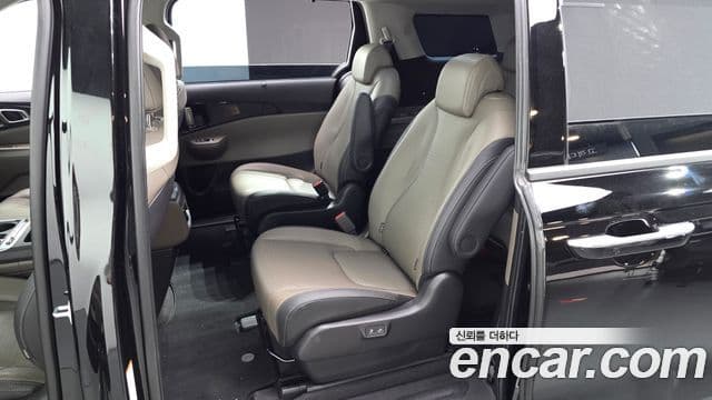 Kia Carnival 2024 — Фото 12/20