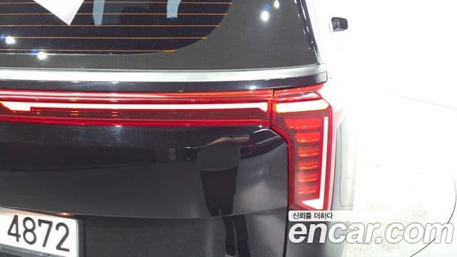 Kia Carnival 2024 — Şəkil 32/33