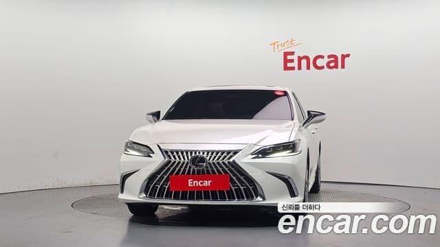 Lexus ES300h 2025 — Photo 18/36