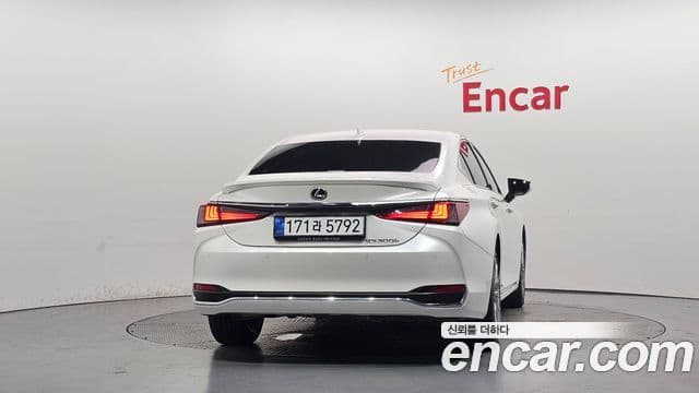 Lexus ES300h 2025 — Photo 26/36