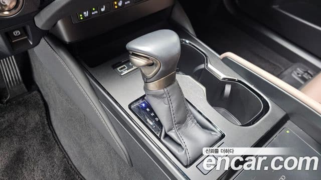 Lexus ES300h 2025 — Photo 19/36