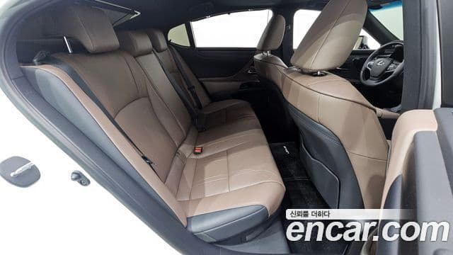 Lexus ES300h 2025 — Photo 4/36