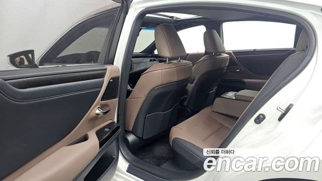 Lexus ES300h 2025 — Photo 21/36