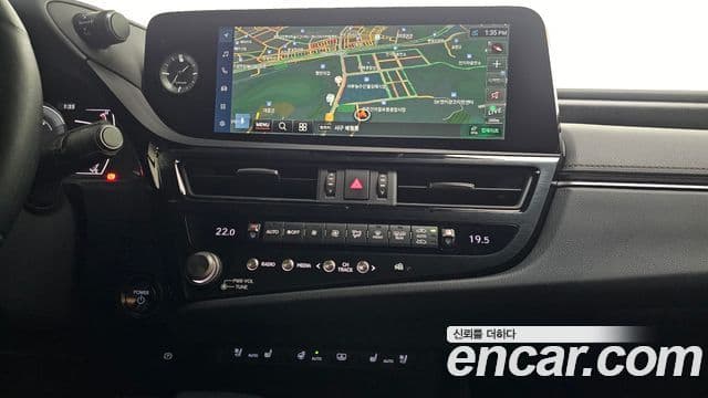 Lexus ES300h 2025 — Photo 15/36