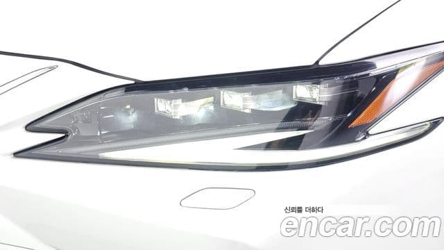 Lexus ES300h 2025 — Photo 12/36