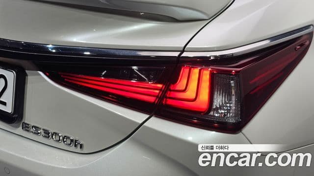Lexus ES300h 2025 — Photo 17/36