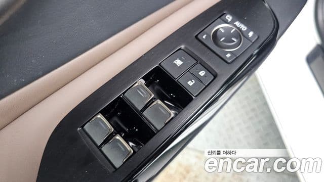 Lexus ES300h 2025 — Photo 28/36