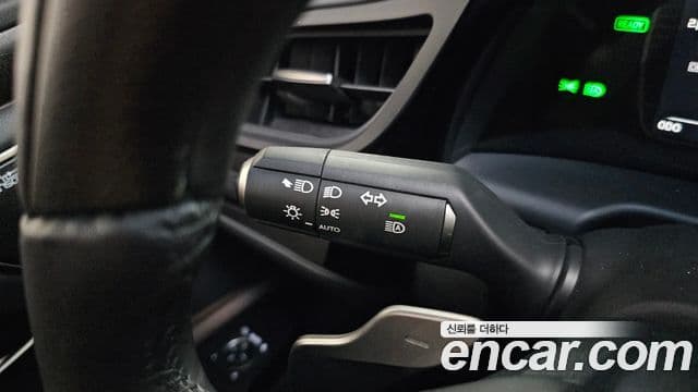 Lexus ES300h 2025 — Photo 27/36