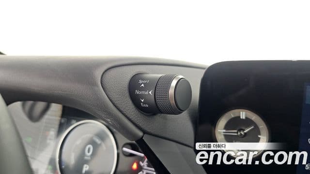 Lexus ES300h 2025 — Photo 8/36