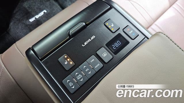 Lexus ES300h 2025 — Photo 34/36