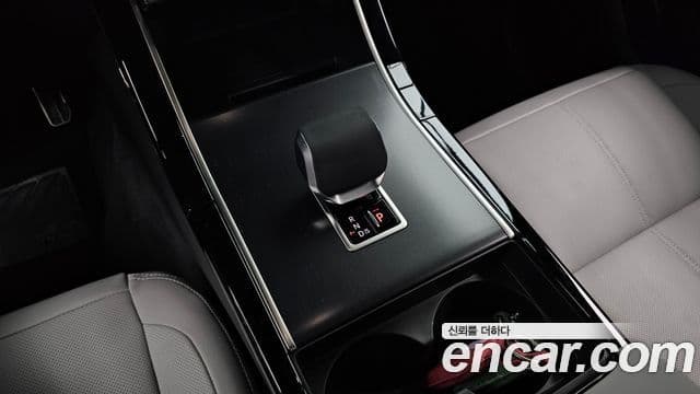 Land Rover Range Rover Velar 2025 — Фото 9/20