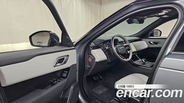 Land Rover Range Rover Velar 2025 — Фото 10/20