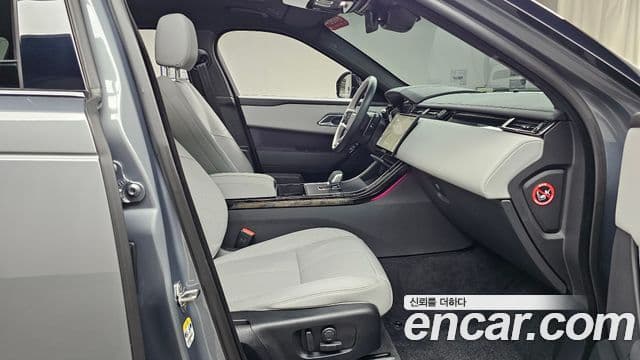 Land Rover Range Rover Velar 2025 — Фото 11/20