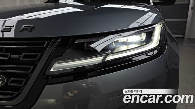 Land Rover Range Rover Velar 2025 — ფოტო 30/31