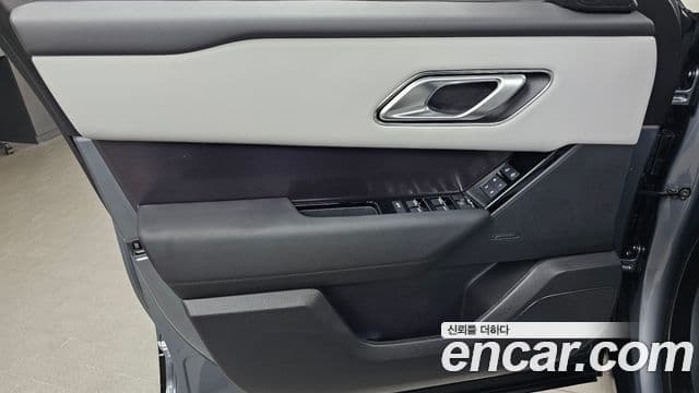 Land Rover Range Rover Velar 2025 — ფოტო 15/31